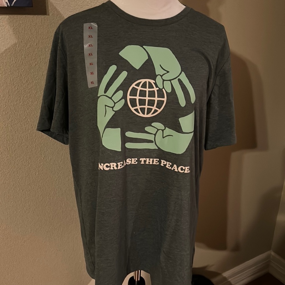 NWOT Old Navy tshirt. XL